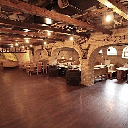 Hotel Vinar - Bed & Breakfast Kurdejov Ngoại thất bức ảnh