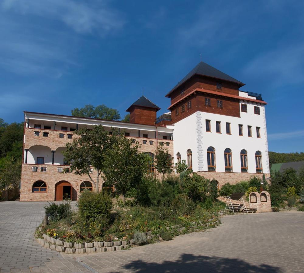 Hotel Vinar - Bed & Breakfast Kurdejov Ngoại thất bức ảnh