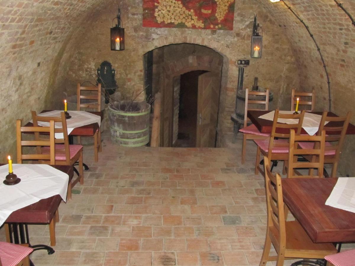 Hotel Vinar - Bed & Breakfast Kurdejov Ngoại thất bức ảnh