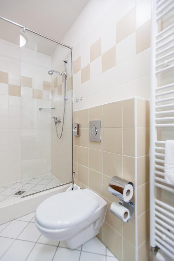 Hotel Vinar - Bed & Breakfast Kurdejov Ngoại thất bức ảnh